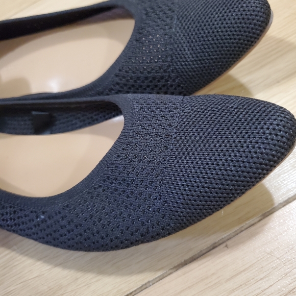 Banana Republic Factory, Black Pointy Toe Ballet Flats, Size 7 - Picture 5 of 6